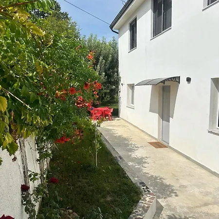 Lexhulo Room's Apartmán Domje
